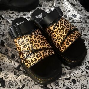 EUC SZ 9 Women’s Dr. Martens Leopard Print Black Platform Sandals
